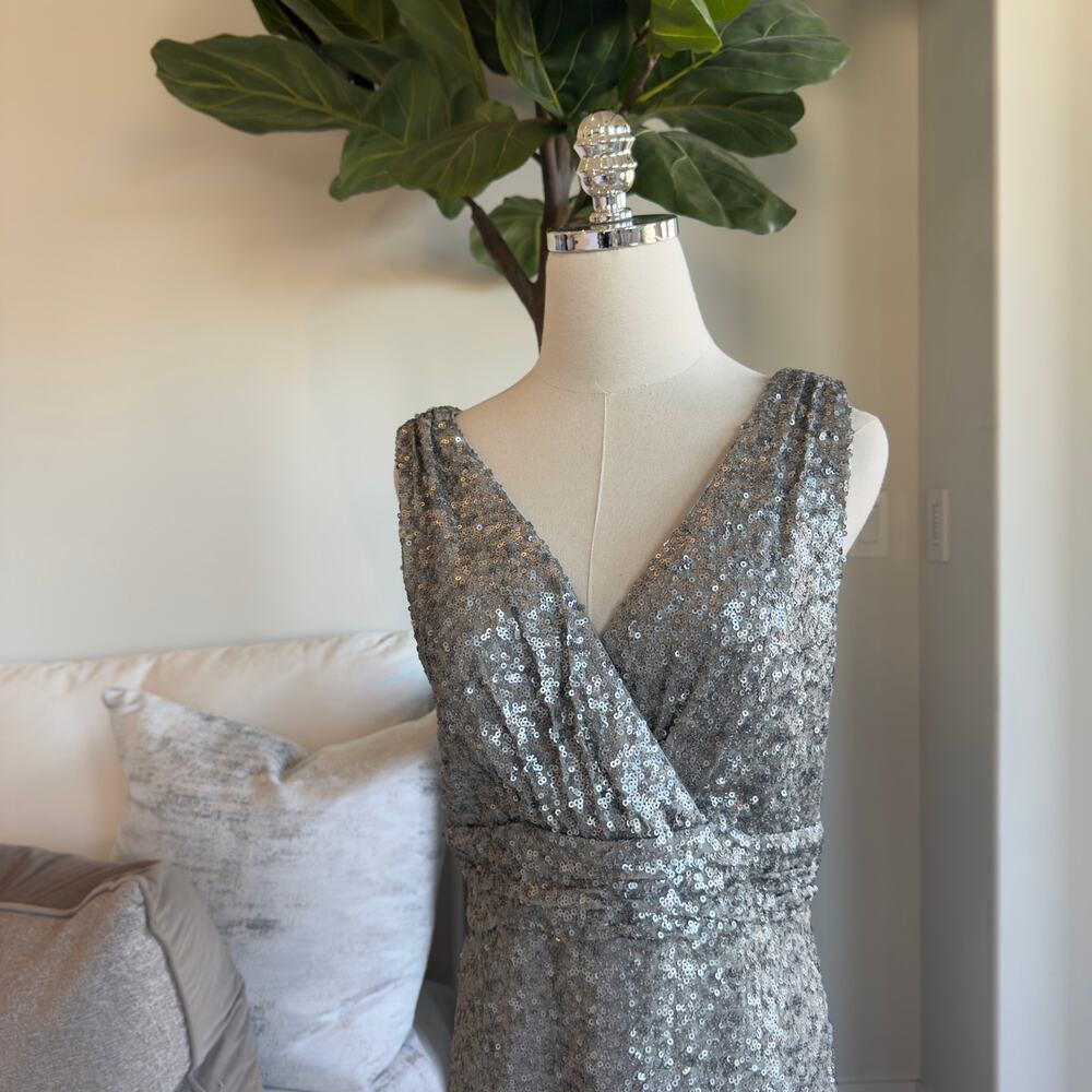 Badgley Mischka Silver Sequin Gown Size 6 Elegant Sleeveless Formal Dress - Picture 3 of 8